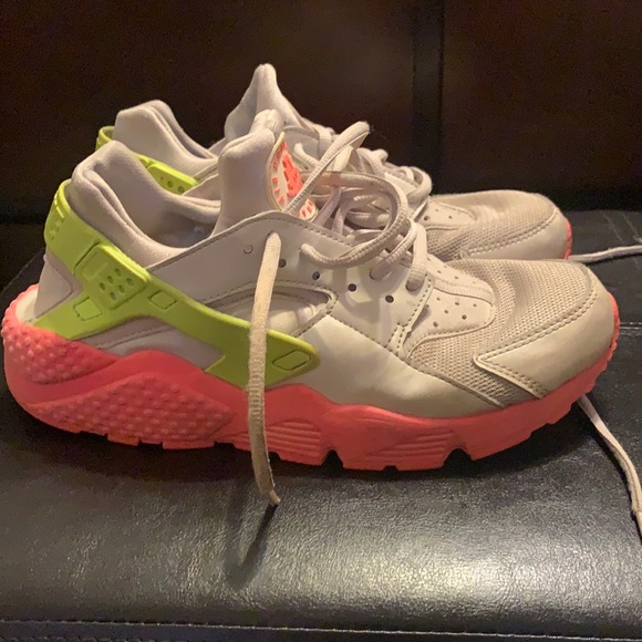 Nike - Picture 1 of 2